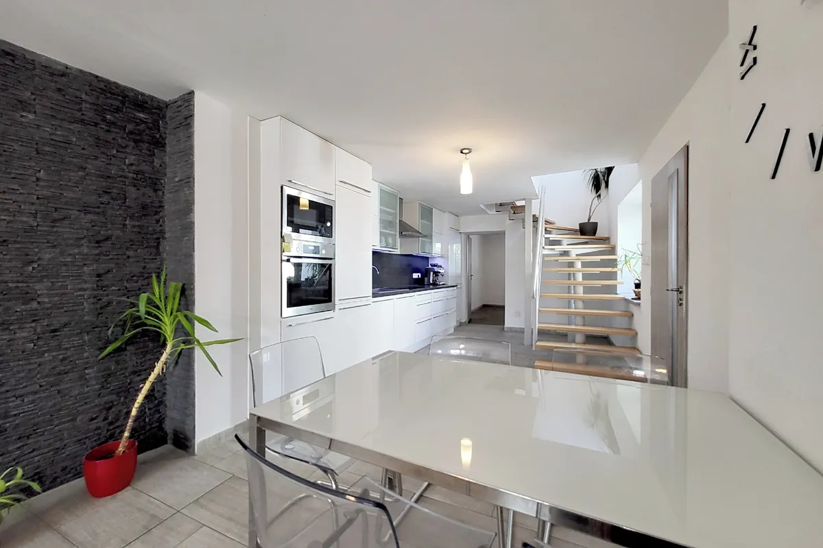 Prodej rodinného domu 160 m², pozemek 218 m²
